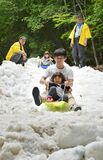 天然雪で「夏の雪あそび」開催 日光 奥鬼怒
