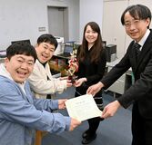 ザ・たっちが下野新聞社に来た　写真映像部に「動画ニュース大賞」【動画】