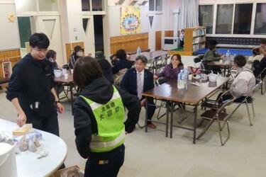 地震、津波警報「またか」