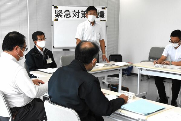 ＬＲＴと乗用車との交通事故抑止のため開かれた緊急対策会議＝８日午後、宇都宮市下平出町