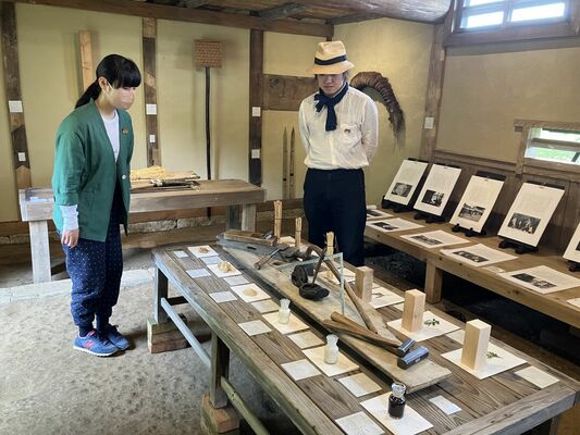 記念展で工房に展示されている工具類や修復用の材料