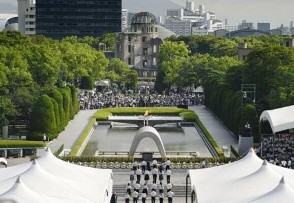 平和記念式典が営まれた広島市の平和記念公園=2025年8月