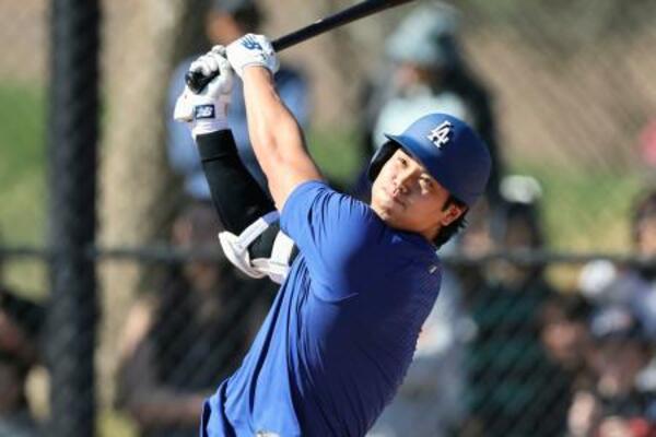 　実戦形式の打撃練習を行うドジャース・大谷＝グレンデール（共同）