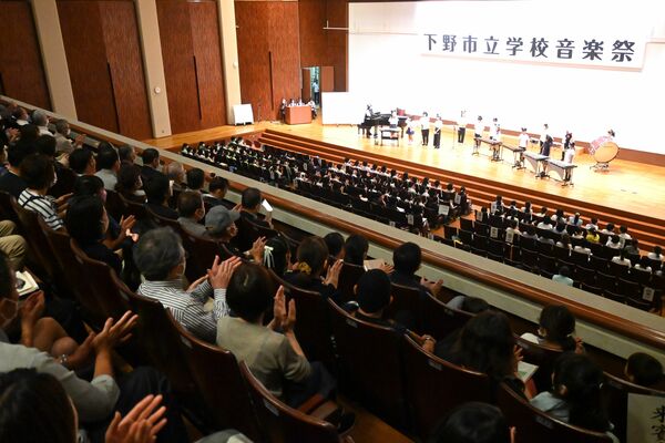 自治医大の大講堂で初めて開催した「市学校音楽祭」