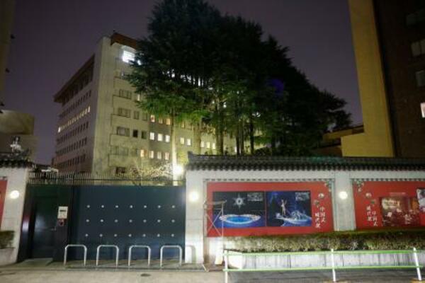 　在日中国大使館＝２４日午後７時３１分、東京都港区