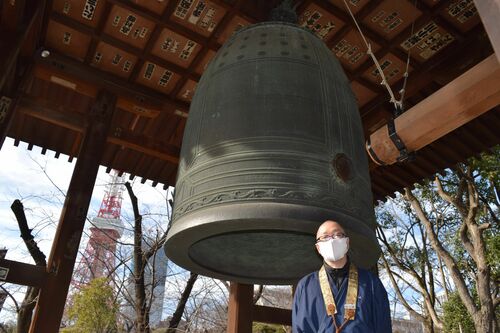 江戸時代から残る増上寺の梵鐘。今も時報や法要など現役で使用されている