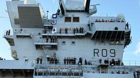 英空母打撃群が帰港