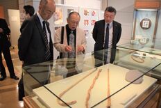 勝城蒼鳳氏しのび特別展　大田原、７作品と道具や愛用品展示
