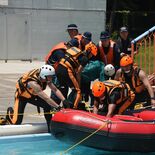 井頭公園一万人プールで救助のノウハウ共有　真岡　河川での水難事故を想定