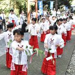大田原神社で夏越大祓祭　巫女装束の園児ら、豊栄舞奉納