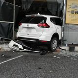 80代男性がアクセルとブレーキ踏み間違えか　宇都宮・飲食店に乗用車突っ込む　店主「営業中だったら…」