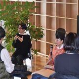 図書館に笙の音色響く　那須塩原で特別企画展　エミー賞作品・音楽担当の石田さんらミニコンサート