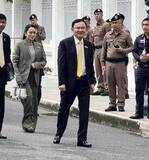 タクシン元首相１年収監