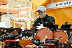 輪島の出張朝市 初売りにぎわう