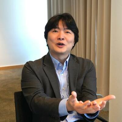 　１３日、インタビューに応じる山田和樹＝ベルリン（共同）