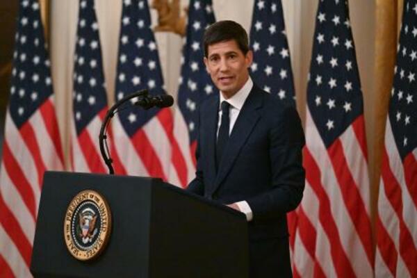 米ホワイトハウスで開かれたFRB議長の就任式で発言するウォーシュ氏=5月22日(ゲッティ=共同)