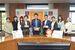 開発にかかわった宇都宮大生と佐藤市長（中央）ら