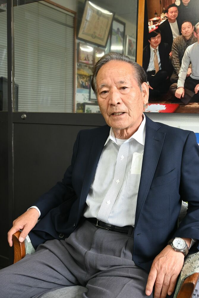 取材に応じる西川氏＝５月25日午前、さくら市馬場