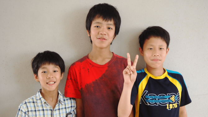 富士見小学校の(右から)大音奏太君、菱田和斗君、髙橋直之君