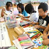 かるたでSDGs学ぶ　栃木の国府南小　端切れ再利用、絵札作り体験