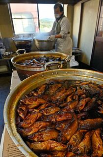 鮎の甘露煮作り　大田原