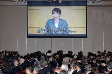 首相「憲法は時代に合わせ更新」