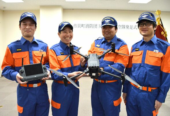 発足した「市貝町消防団ドローン航空隊」