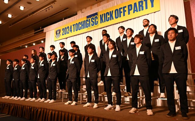 選手たちが今季に懸ける意気込みを語った開幕前恒例のパーティー。クラブを支える行政、スポンサーら関係者約２５０人が出席した＝２月、宇都宮市内