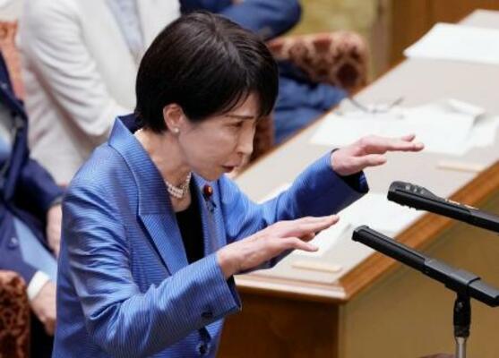 　党首討論で答弁する高市首相＝２６日午後、国会