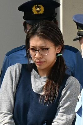 送検される竹前美結容疑者＝19日午前８時30分、宇都宮東署