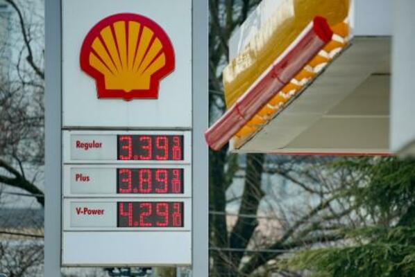 　ワシントンにあるガソリンスタンド＝５日（ロイター＝共同）