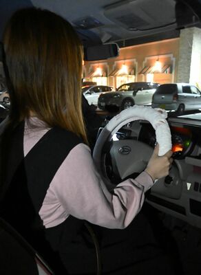 病が悪化し仕事を休まざるを得なくなった香さん。制度への偏見が障壁となり生活保護申請は思い留まっている＝４月上旬、宇都宮市内