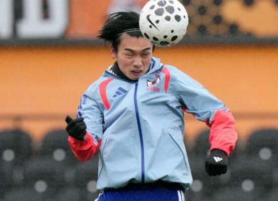 　イングランド戦に向け調整する上田＝ロンドン（共同）