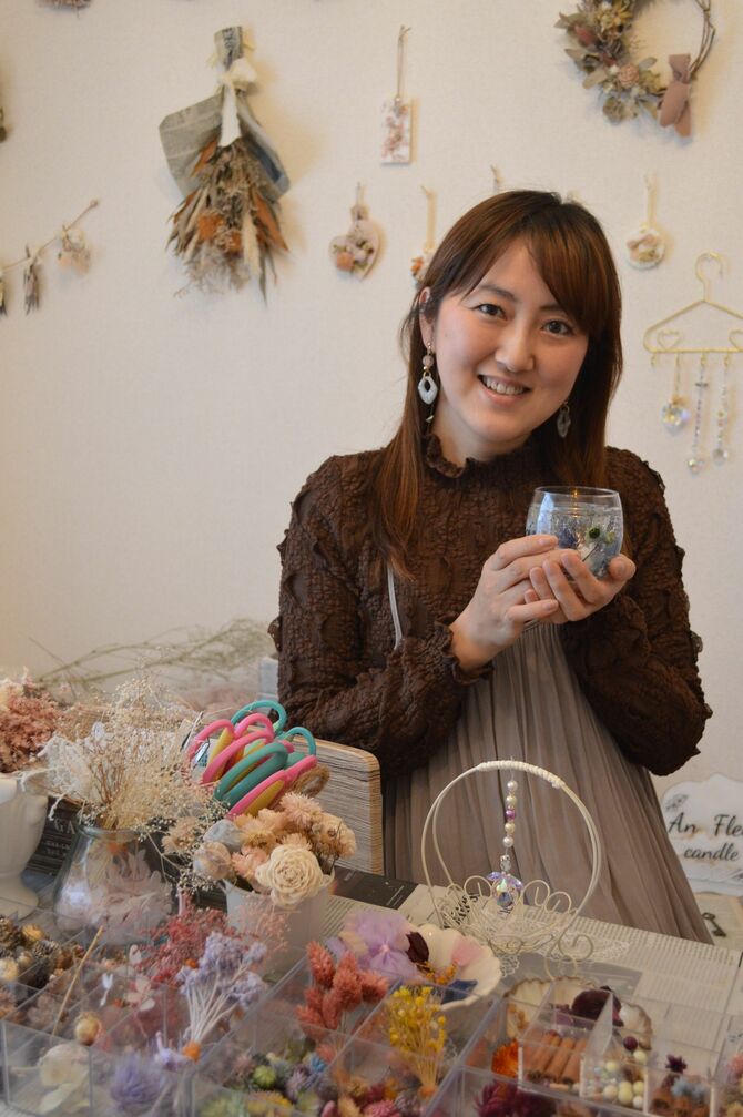 　　　　　　　ふんわりとした花の香りのキャンドルが癒やしに