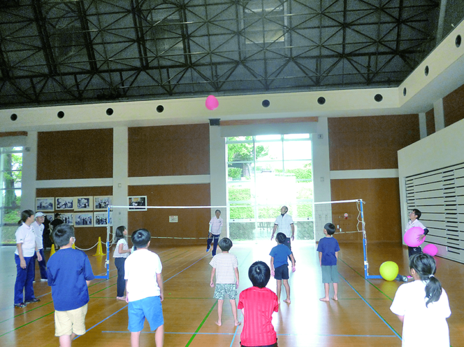 子ども以上にママさんたちが夢中になった「さいかつぼーる遊び教室」のようす