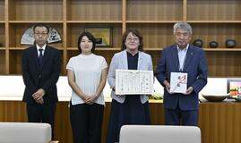 環境づくりにと 市に１００万円寄付