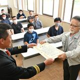 「山仕事」ノウハウ生かし消火に貢献　鹿沼の粟野森林組合　鹿沼市消防団長から感謝状