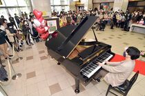 栃木駅のストリートピアノお披露目