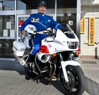 　一日交通安全白バイ大使に就任した祖父江大輔さん＝１日午前、名古屋・中川署