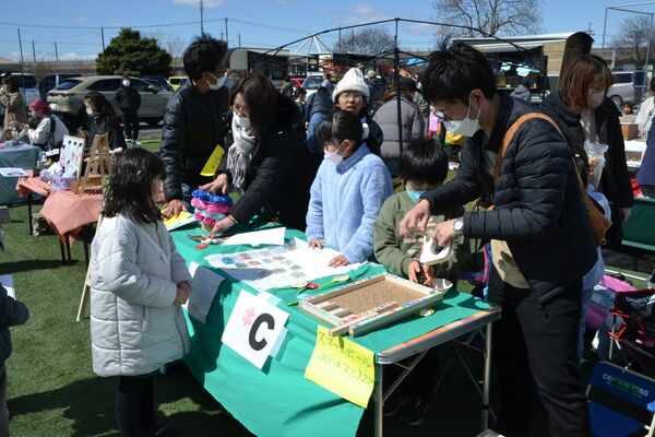 子どもたちが販売などを行ったマルシェ