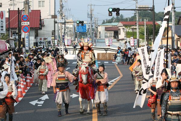 与一まつりの目玉の武者行列（大田原市提供）