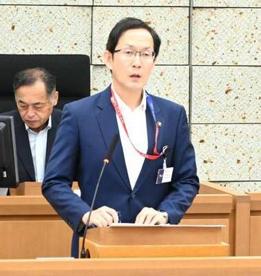 奈良県明日香村との包括連携協定について説明する坂村市長