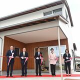 肩寄せ合える施設に... 鹿沼の旧サツキ畑に交流拠点　薬局や婦人科などオープン