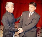 国際派アクションスター・倉田保昭、パワー系アクション俳優の先駆者・大東賢と再会