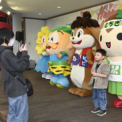 親しまれ開園25周年、とちぎわんぱく公園で記念イベント　キャラクター撮影会に列、22日まで