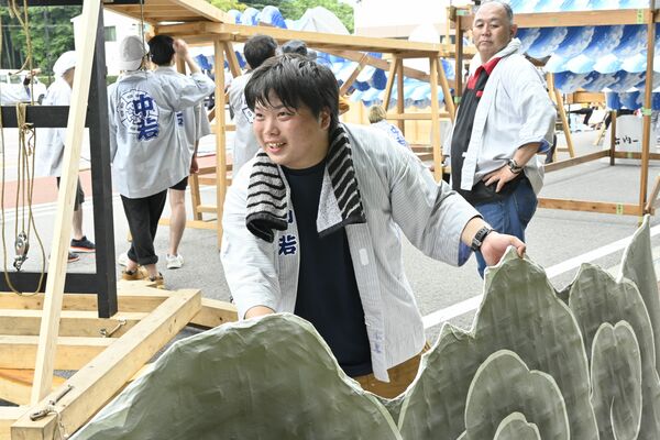 舞台準備を進める小暮隼也さん