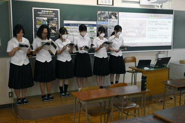 学習成果を発表する日光明峰高の生徒たち