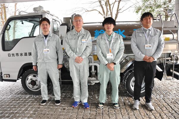 被災地から戻った左から永岡さん、和田さん、松本さん、湯澤さん