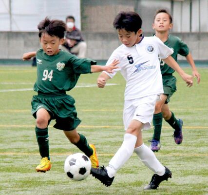 ヴェルフェ矢板ｖｅｒｔ－Ｓ４スペランツァ決勝　後半４分、Ｓ４スペランツァ・斎藤がシュート