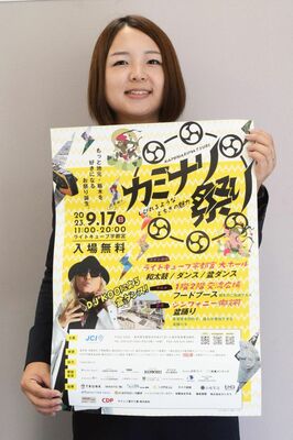 カミナリ祭りをＰＲする実行委員長の小松さん